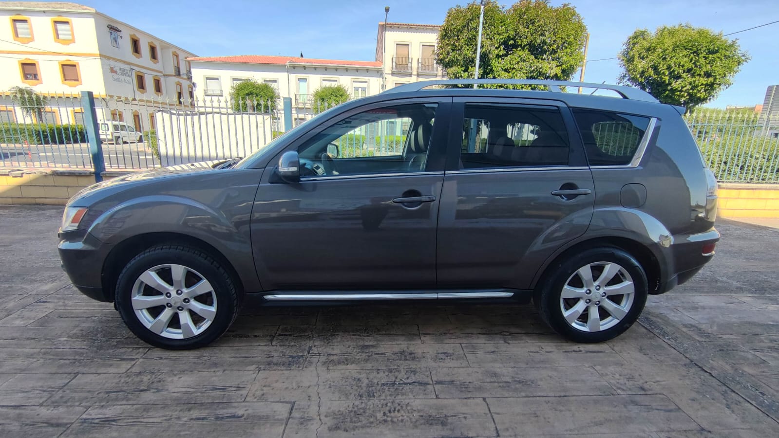 MITSUBISHI OUTLANDER 4X4 7 PLAZAS